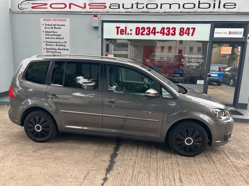 Grau Gebraucht 2012 VW Touran Highline Van / Kleinbus | 13.950 € (Teuer) - Bild 1/4