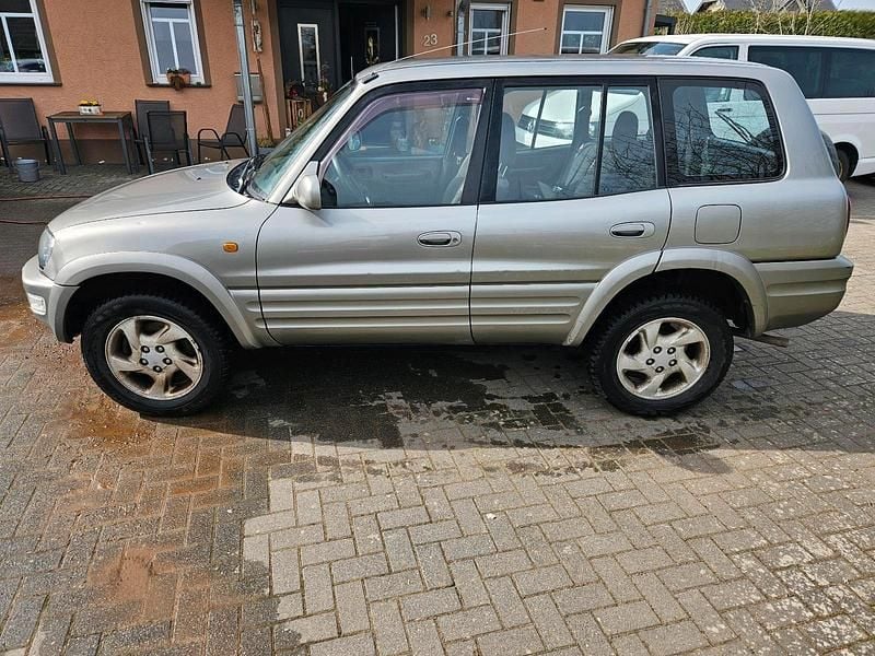 Gebraucht Toyota RAV4 140 PS (102 kW) 2000 Grau SUV