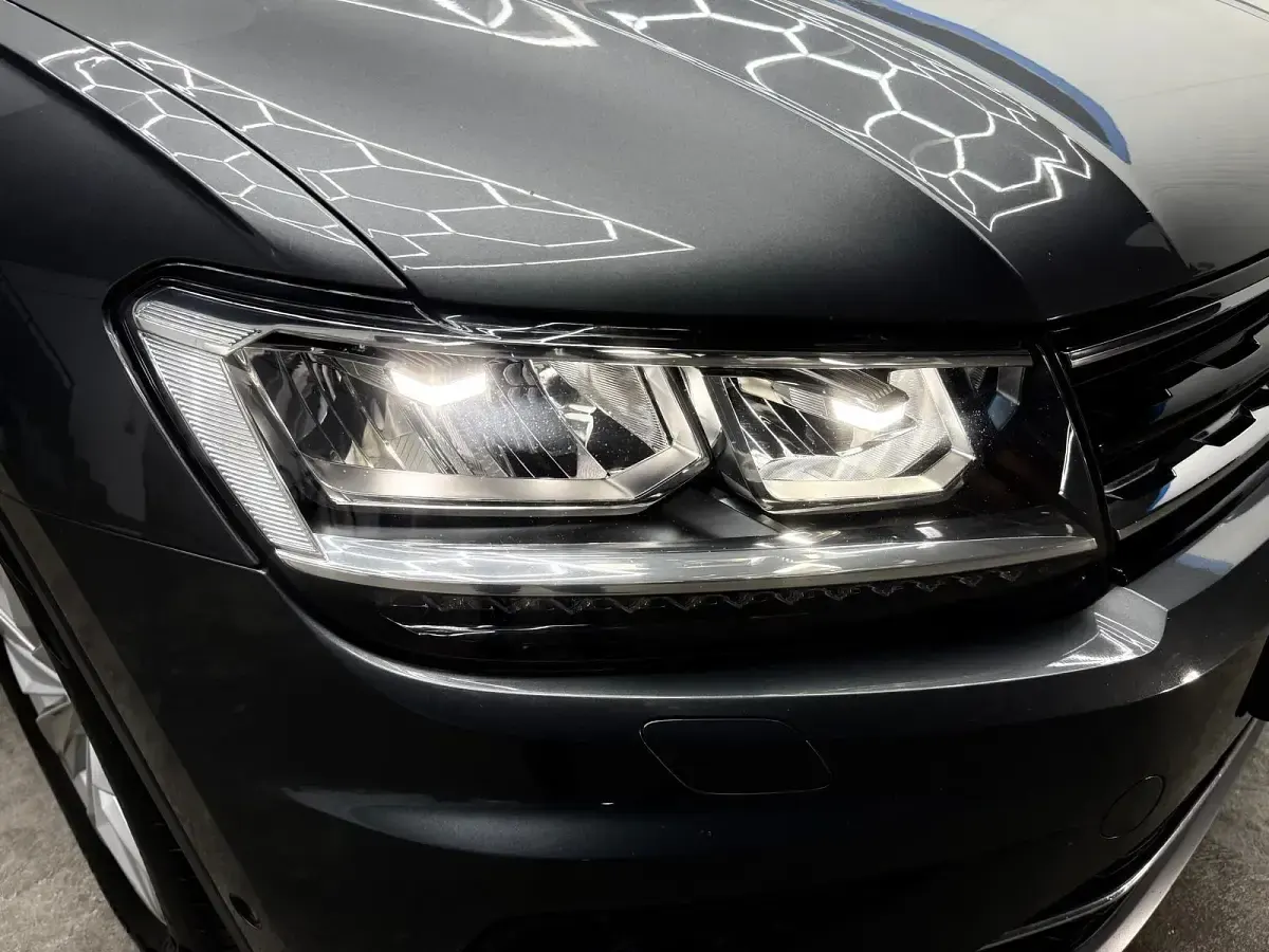 Gebraucht VW Tiguan Highline 150 PS (110 kW) 2016 Grau SUV