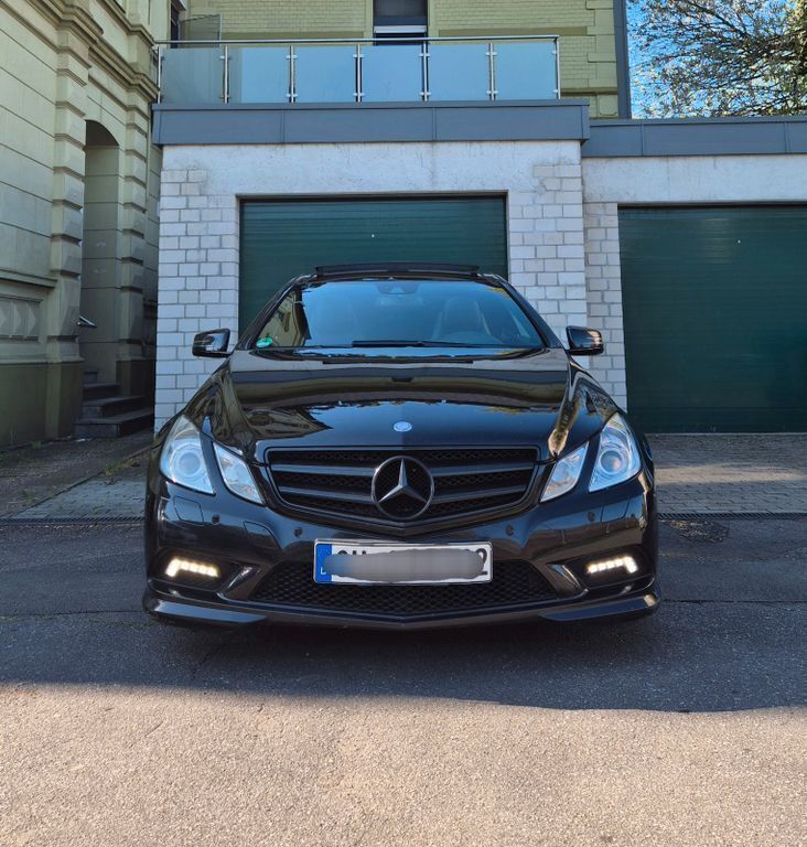 Schwarz Gebraucht 2012 Mercedes E350 Elegance Coupé | 7.000 € (Guter Preis) - Bild 1/4