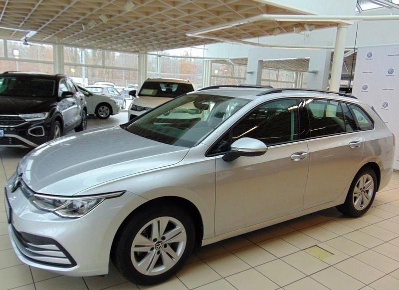 Silber Gebraucht 2023 VW Golf VIII Life Kombi | 23.890 € (Fairer Preis) - Bild 1/4