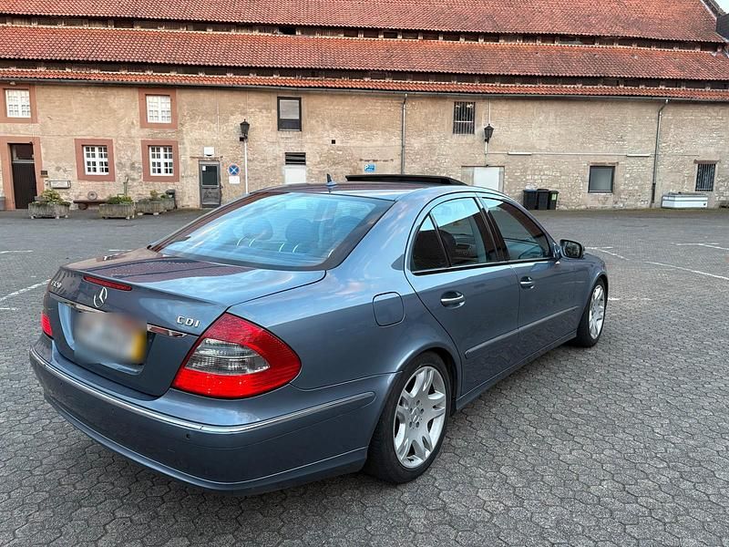 Second-hand Mercedes E320 224 CP (164 kW) 2007 Albastru Berlinǎ