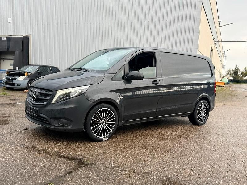 Schwarz Gebraucht 2020 Mercedes Vito Van / Kleinbus | 19.750 € - Bild 1/4