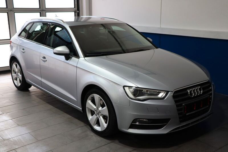 Silber Gebraucht 2014 Audi A3 Ambition Limousine | 11.900 € (Superpreis) - Bild 1/4