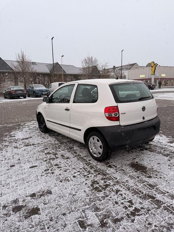 Gebraucht VW Fox 54 PS (39 kW) 2009 Weiß Kleinwagen