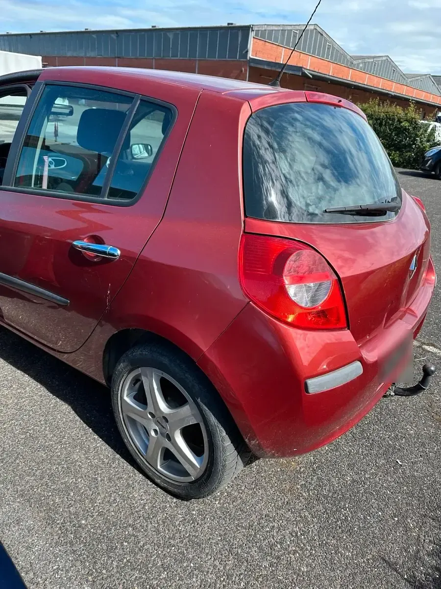 Gebraucht Renault Clio 75 PS (55 kW) 2006 Andere farben Kleinwagen