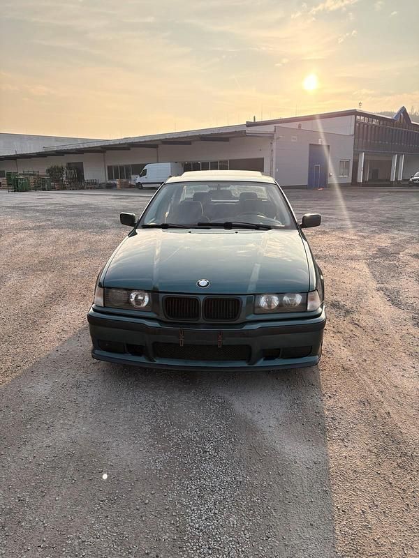 Gebraucht BMW 316 102 PS (75 kW) 1997 Grün Limousine