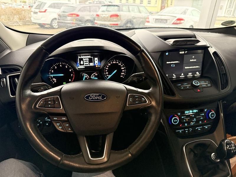 Gebraucht Ford Kuga Ambiente 150 PS (110 kW) 2018 Schwarz SUV