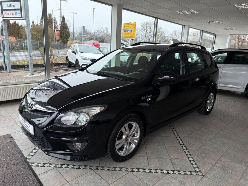 Gebraucht Hyundai i30 128 PS (94 kW) 2011 Schwarz Kombi