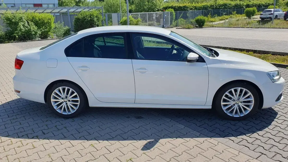 Gebraucht VW Jetta 105 PS (77 kW) 2011 Weiß Limousine