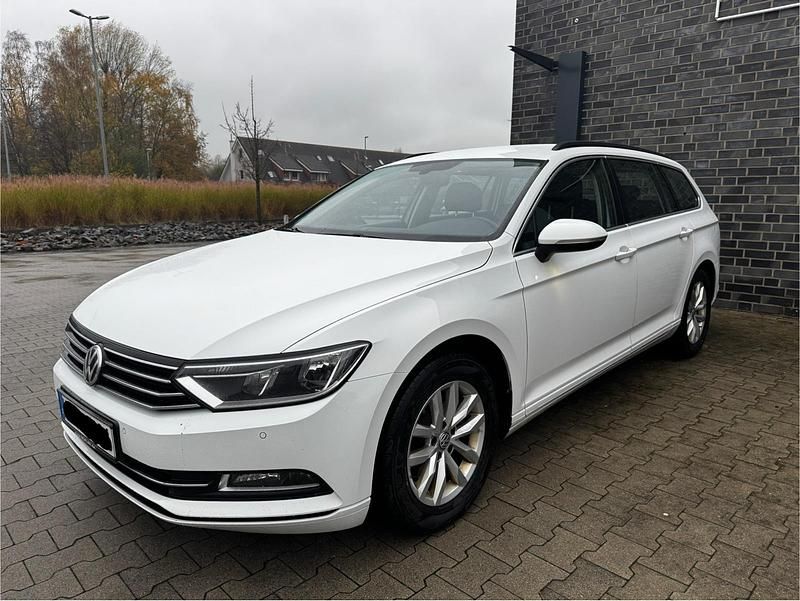 Weiß Gebraucht 2017 VW Passat Kombi | 14.799 € (Guter Preis) - Bild 1/4