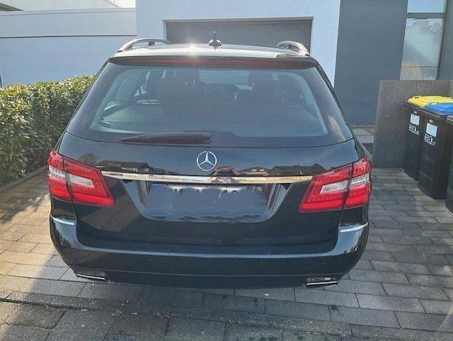 Gebraucht Mercedes E250 204 PS (150 kW) 2011 Schwarz Kombi