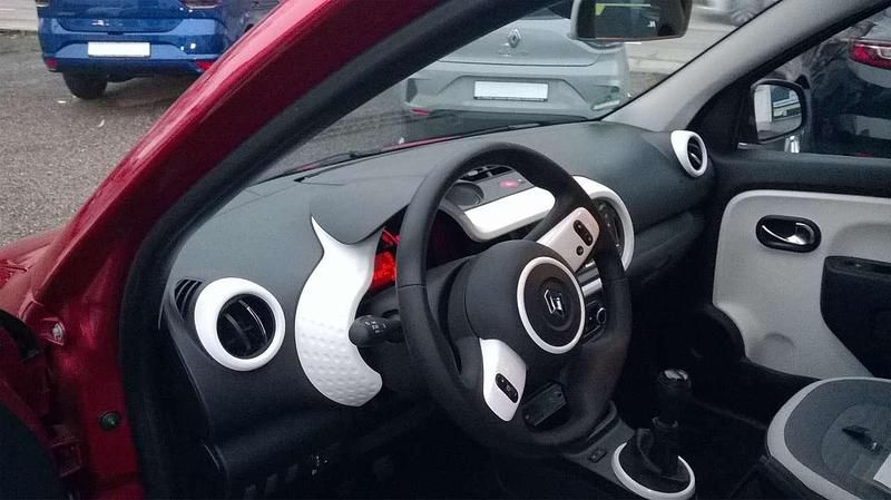 Gebraucht Renault Twingo Equilibre 65 PS (47 kW) 2024 Dezirrot Kleinwagen