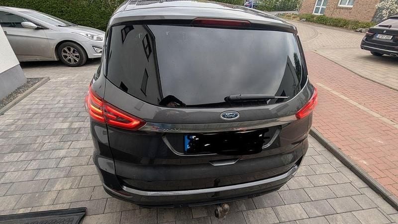 Gebraucht Ford S-MAX Titanium 150 PS (110 kW) 2017 Grau Van / Kleinbus