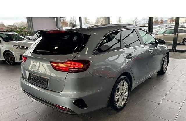 Gebraucht Kia Ceed 140 PS (102 kW) 2025 Silber metallic Kleinwagen