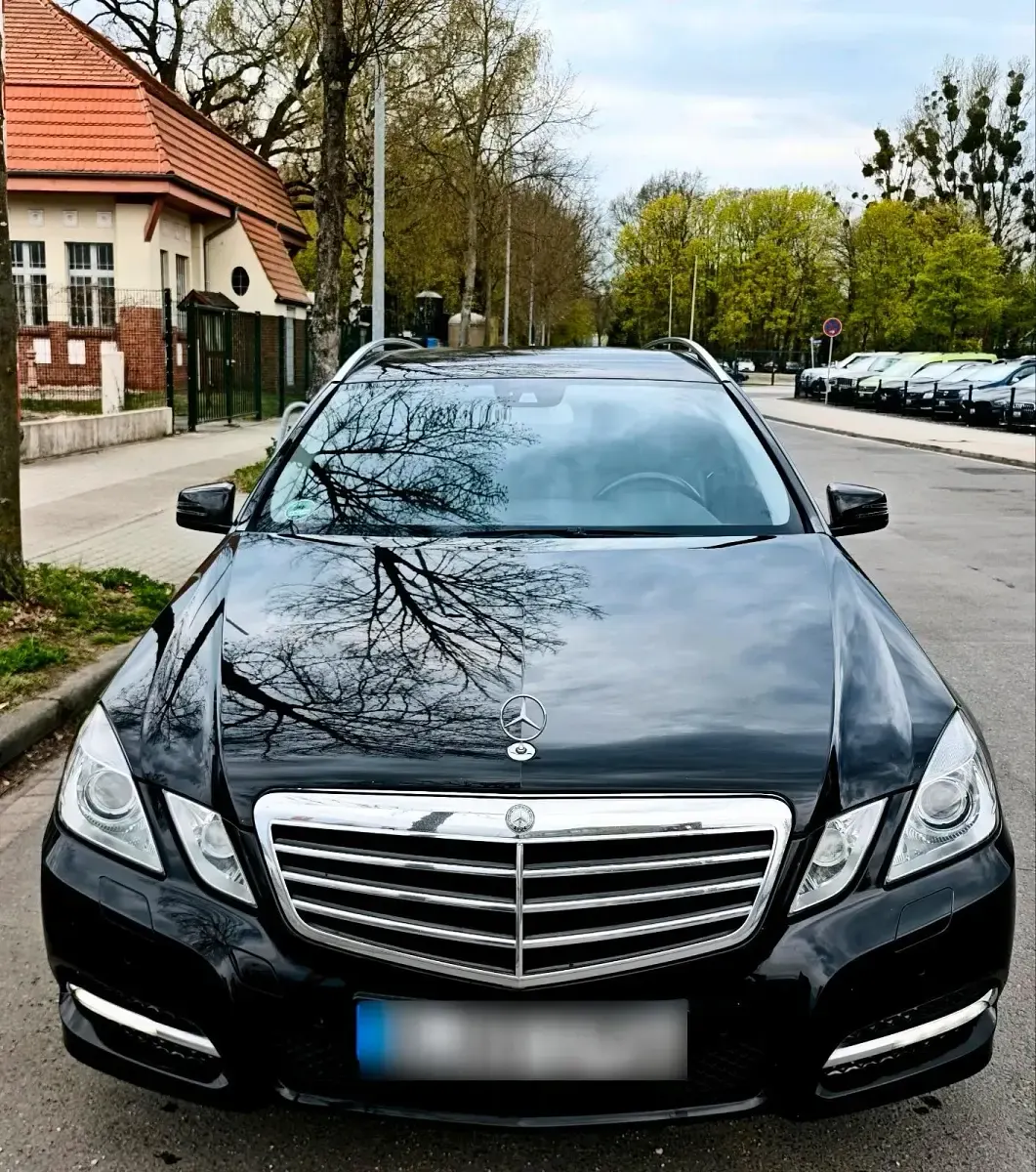 Gebraucht Mercedes E200 Avantgarde 136 PS (100 kW) 2012 Schwarz Kombi