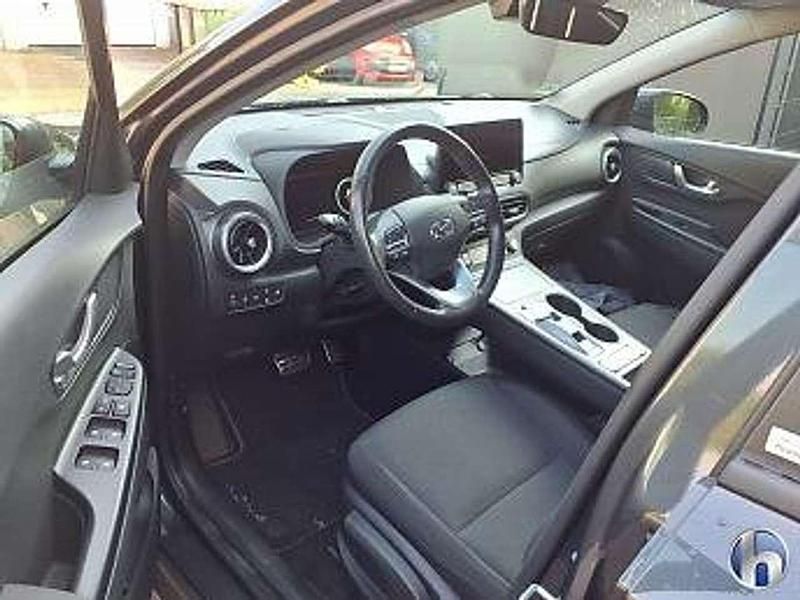Gebraucht Hyundai Kona Trend 100 kW (136 PS) 2021 Dark knight / mic SUV