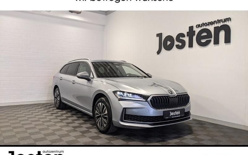 Aluminiumsilber metallic Neu 2025 Skoda Superb Selection Kombi | 43.550 € (Fairer Preis) - Bild 1/4
