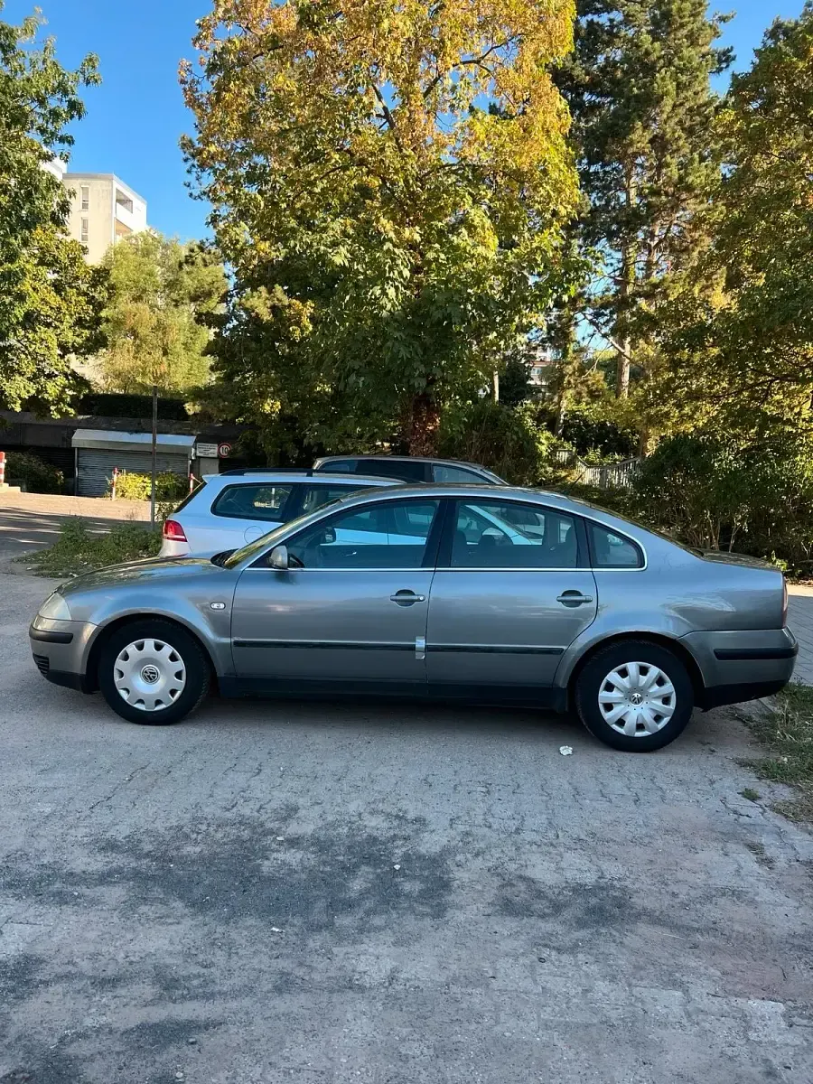 Gebraucht VW Passat 131 PS (96 kW) 2002 Grau Limousine