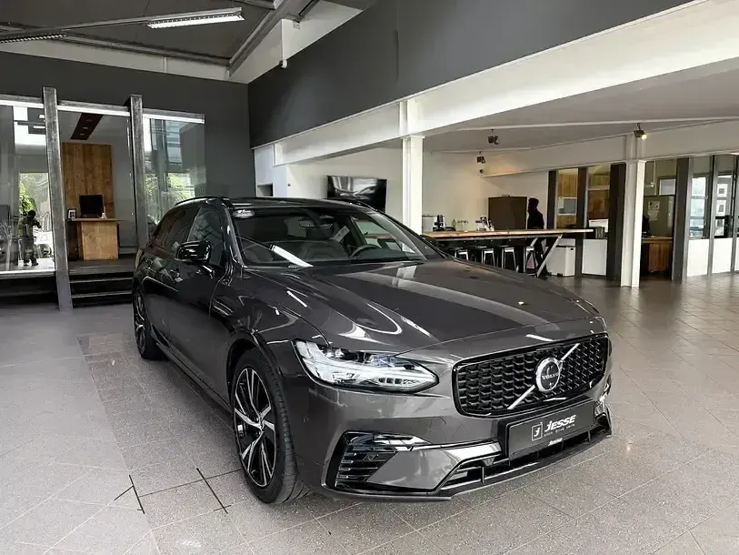 Gebraucht Volvo V90 Plus 253 PS (186 kW) 2023 Platinum grey / metallic Kombi