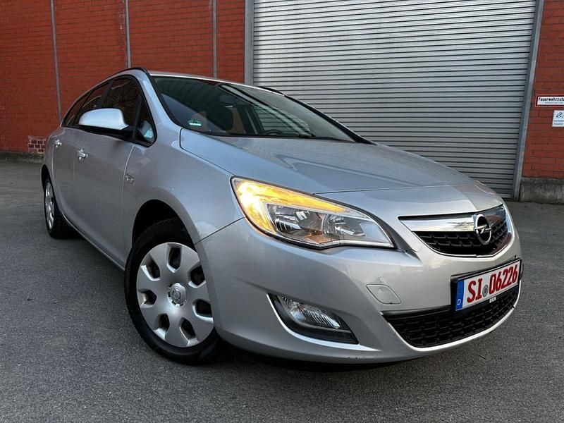 Gebraucht Opel Astra Edition 110 PS (80 kW) 2012 Silber Kombi