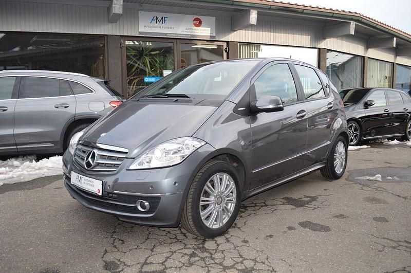 Gebraucht Mercedes A180 116 PS (85 kW) 2012 Grau Limousine