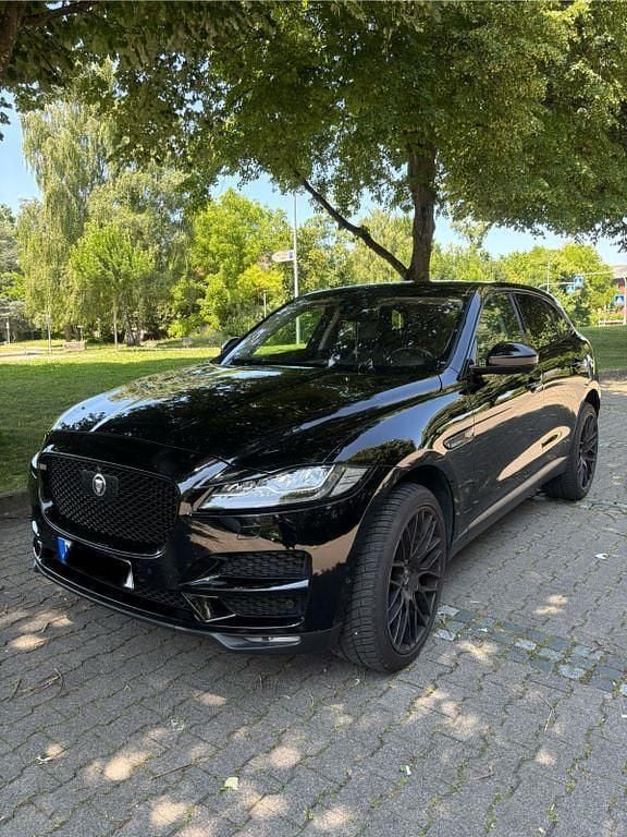 Schwarz Gebraucht 2016 Jaguar F-Pace SUV | 24.399 € (Teuer) - Bild 1/4