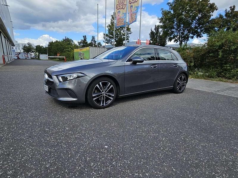 Gebraucht Mercedes A200 Edition 1 163 PS (119 kW) 2020 Grau Kleinwagen