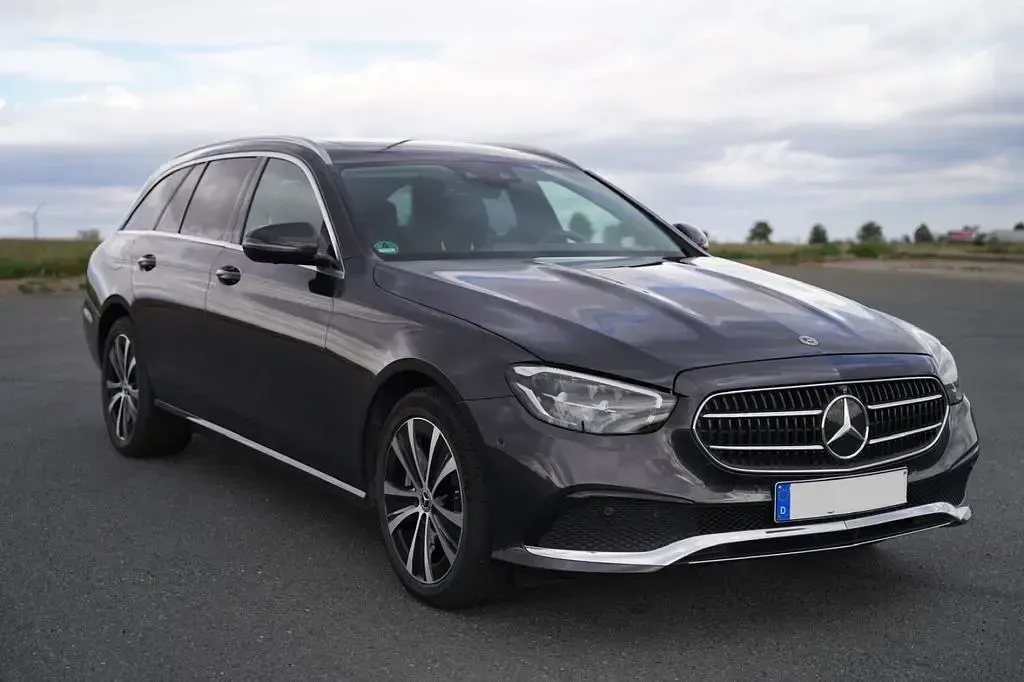 Gebraucht Mercedes E300 306 PS (225 kW) 2022 Grau Limousine