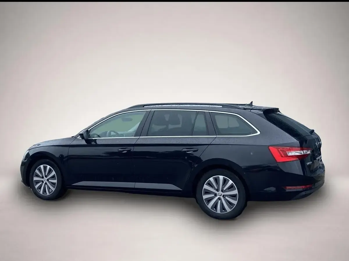 Gebraucht Skoda Superb 218 PS (160 kW) 2023 Manufacturer Kombi