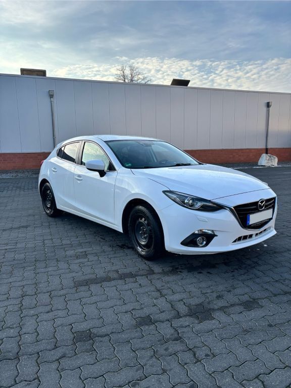 Weiß Gebraucht 2015 Mazda 3 Urban Limited Limousine | 9.499 € (Guter Preis) - Bild 1/4