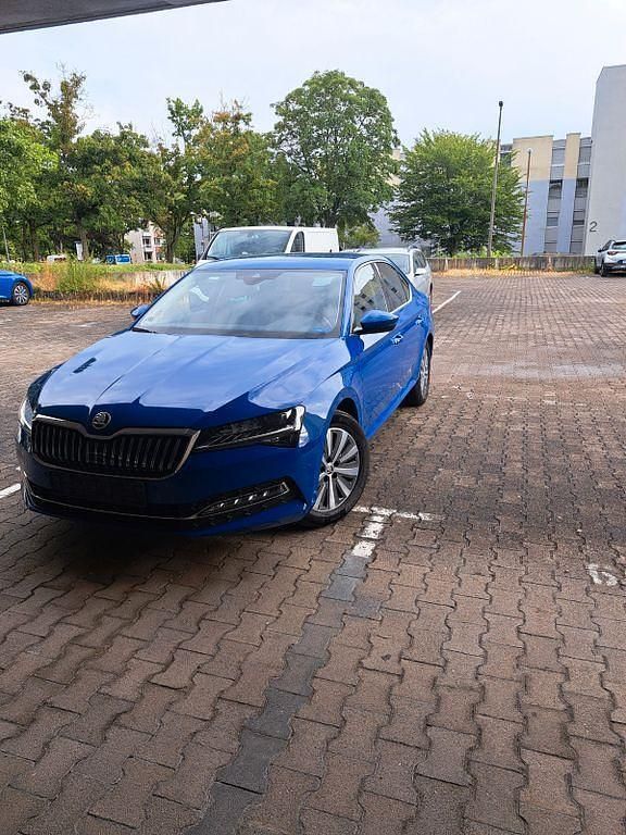 Blau Gebraucht 2021 Skoda Superb Active Limousine | 18.900 € (Fairer Preis) - Bild 1/4