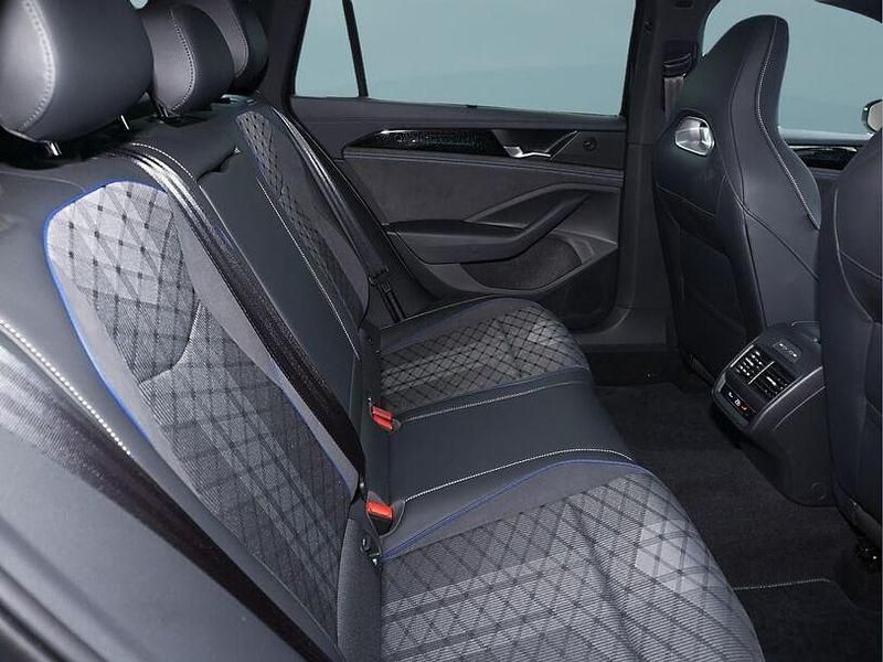 Gebraucht VW Passat 193 PS (141 kW) 2025 Grau Kombi