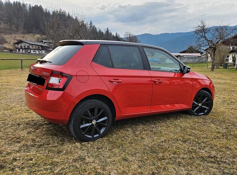 Gebraucht Skoda Fabia Style 105 PS (77 kW) 2015 Rot Limousine