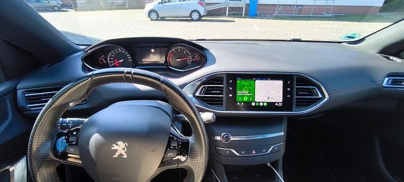 Grau Gebraucht 2019 Peugeot 308 GT Kombi | 13.700 € (Fairer Preis) - Bild 1/4