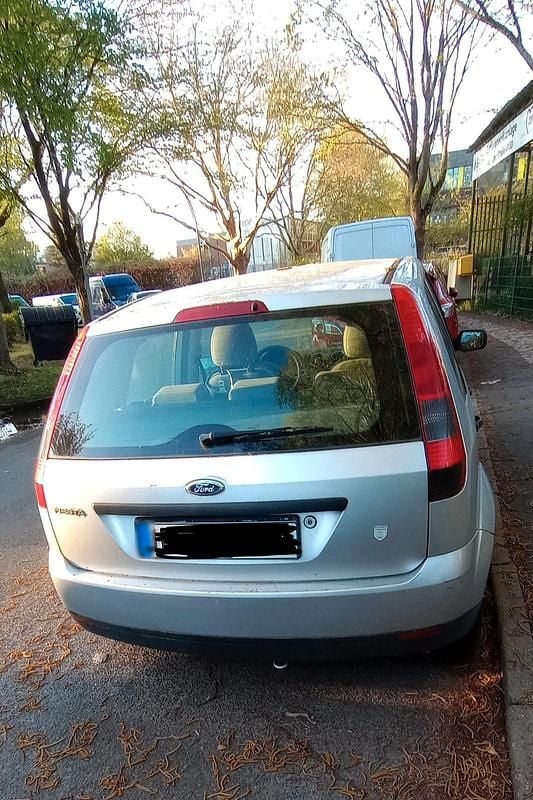 Gebraucht Ford Fiesta 60 PS (44 kW) 2002 Silber Kleinwagen