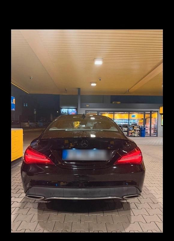 Schwarz Gebraucht 2017 Mercedes 200 Van / Kleinbus | 17.500 € - Bild 1/4