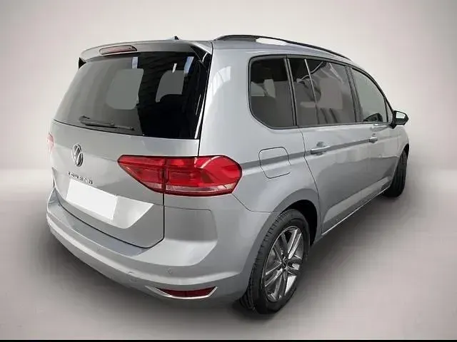 Gebraucht VW Touran Comfortline 150 PS (110 kW) 2026 Manufacturer Van / Kleinbus