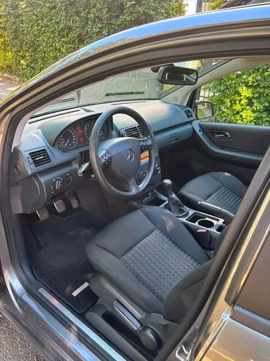 Gebraucht Mercedes A150 2009 Grau Kleinwagen