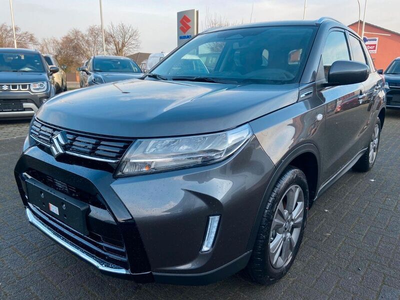 Grau Neu 2025 Suzuki Vitara Comfort SUV | 23.940 € (Fairer Preis) - Bild 1/4