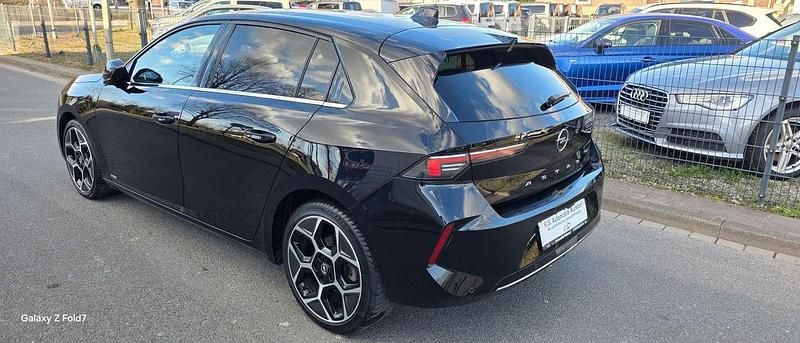 Gebraucht Opel Astra Ultimate 131 PS (96 kW) 2022 Diamant schwarz/karbon schwarz Kleinwagen