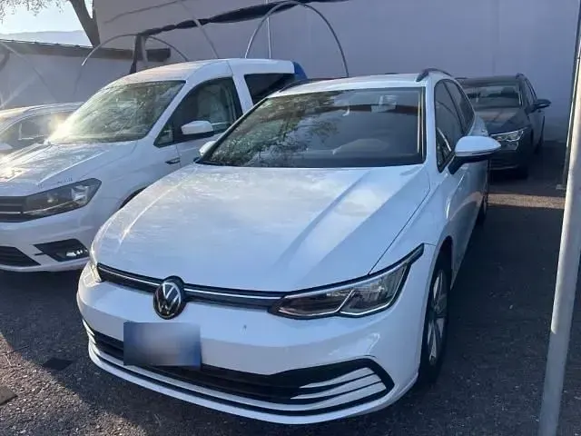 Gebraucht VW Golf VIII Life 150 PS (110 kW) 2024 Pure white Kombi
