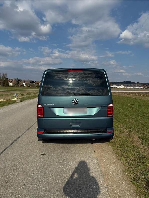 Gebraucht VW Multivan Highline 204 PS (150 kW) 2018 Blau Van / Kleinbus