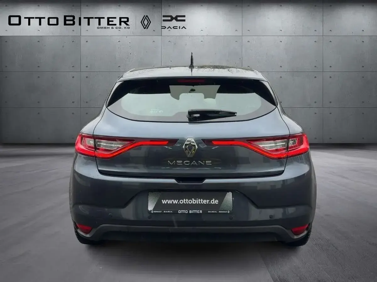 Usata Renault Mégane Life 101 CV (74 kW) 2018 Grigio Berlina