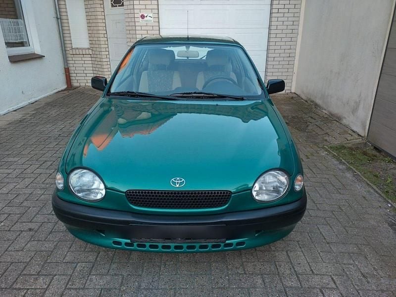 Grün Gebraucht 1998 Toyota Corolla Limousine | 2.950 € (Etwas zu teuer) - Bild 1/4