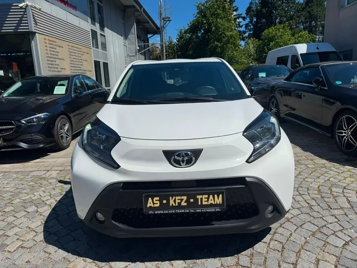 Gebraucht Toyota Aygo X X-play 72 PS (52 kW) 2022 Weiß SUV