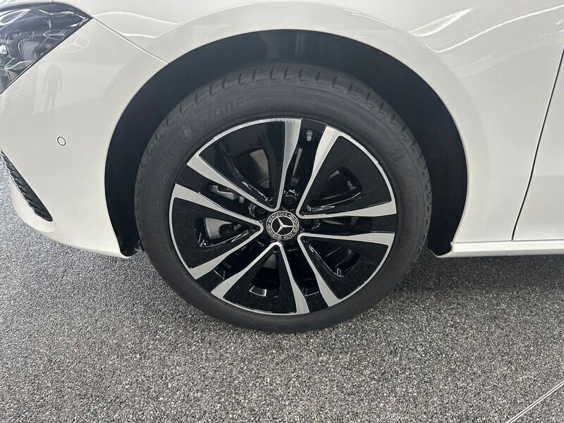 Gebraucht Mercedes CLA250e Shooting Brake Progressive 163 PS (119 kW) 2024 Weiß Kombi