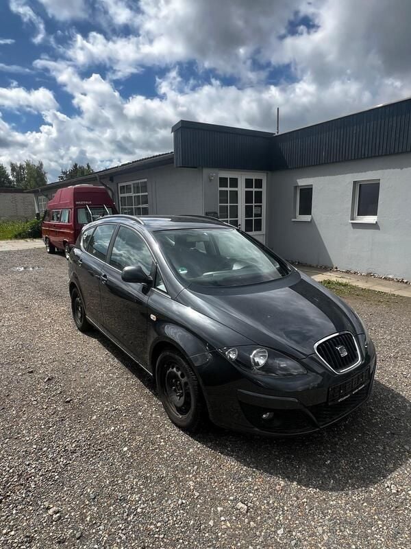 Grau Gebraucht 2011 Seat Altea XL Ecomotive Van / Kleinbus | 3.500 € (Guter Preis) - Bild 1/4