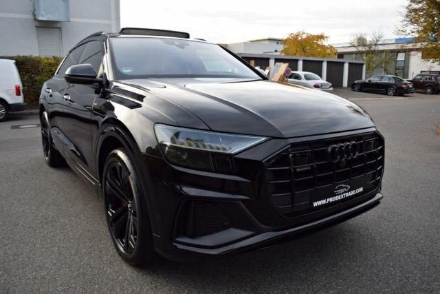 Audi q8 black