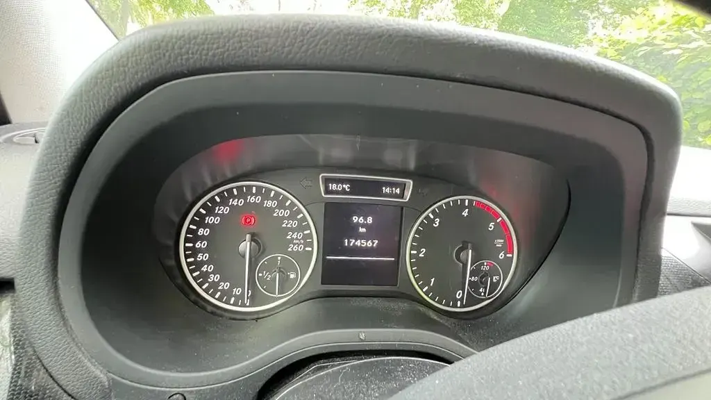 Gebraucht Mercedes B180 109 PS (80 kW) 2013 Schwarz Kleinwagen